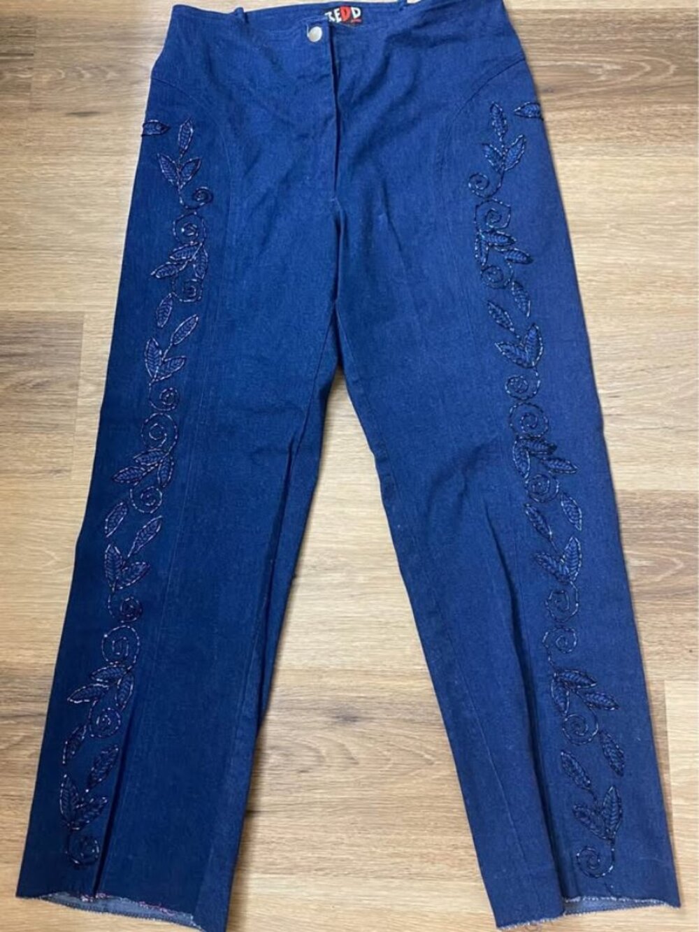 REDD Jeans Size 8 Dark Wash Embroidered Beaded Wide Leg Jeans Y2K Boho Capri